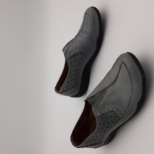 Clarks Moccasin Leather Shoe Women 8M Perforated Slip On Gray Casual Office Y2k
